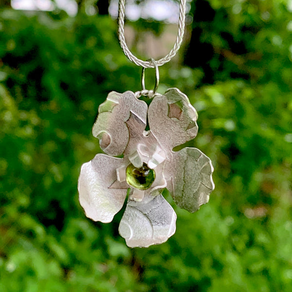 YAMKA - Sterling Silver Necklace with Peridot